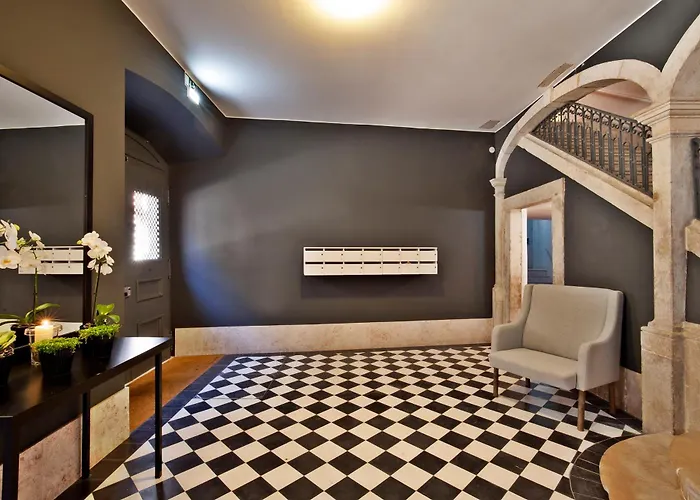 شقة Five Stars Combro 7 *