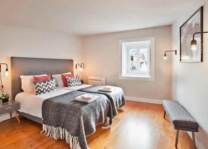 شقة Five Stars Combro 7 *