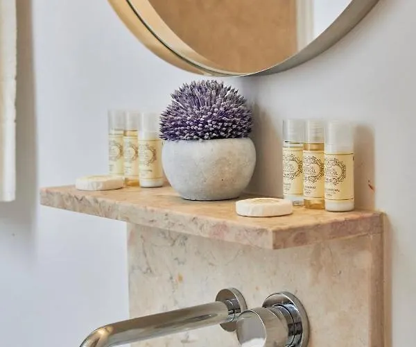 شقة Five Stars Combro 7 *